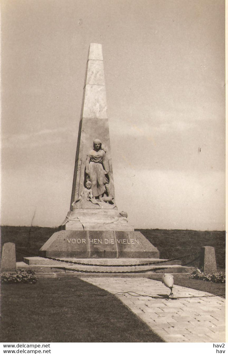 Den Helder Monument Hen Die Vielen Foto Prentbriefkaart KE3680 - Den Helder