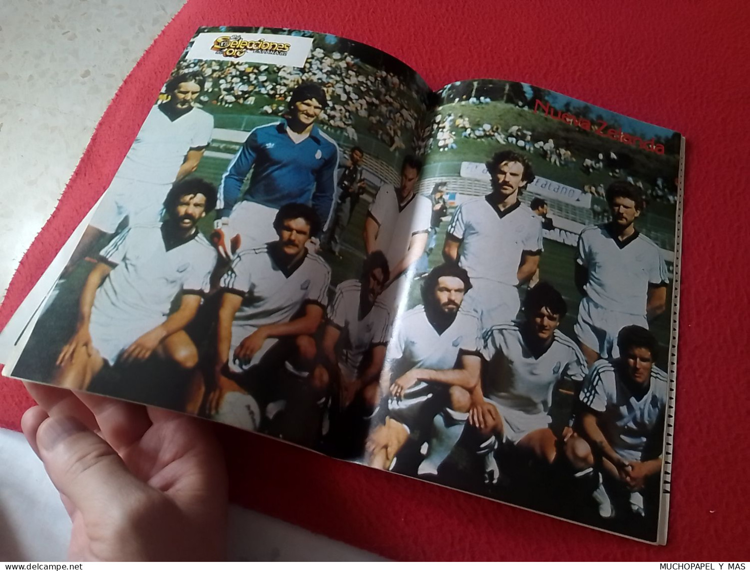 ANTIGUA REVISTA MAGAZINE FÚTBOL 24 SELECCIONES DE ORO ESPAÑA 82 Nº 18 NUEVA ZELANDA WINTON RUFER NEW ZEALAND...FOOTBALL