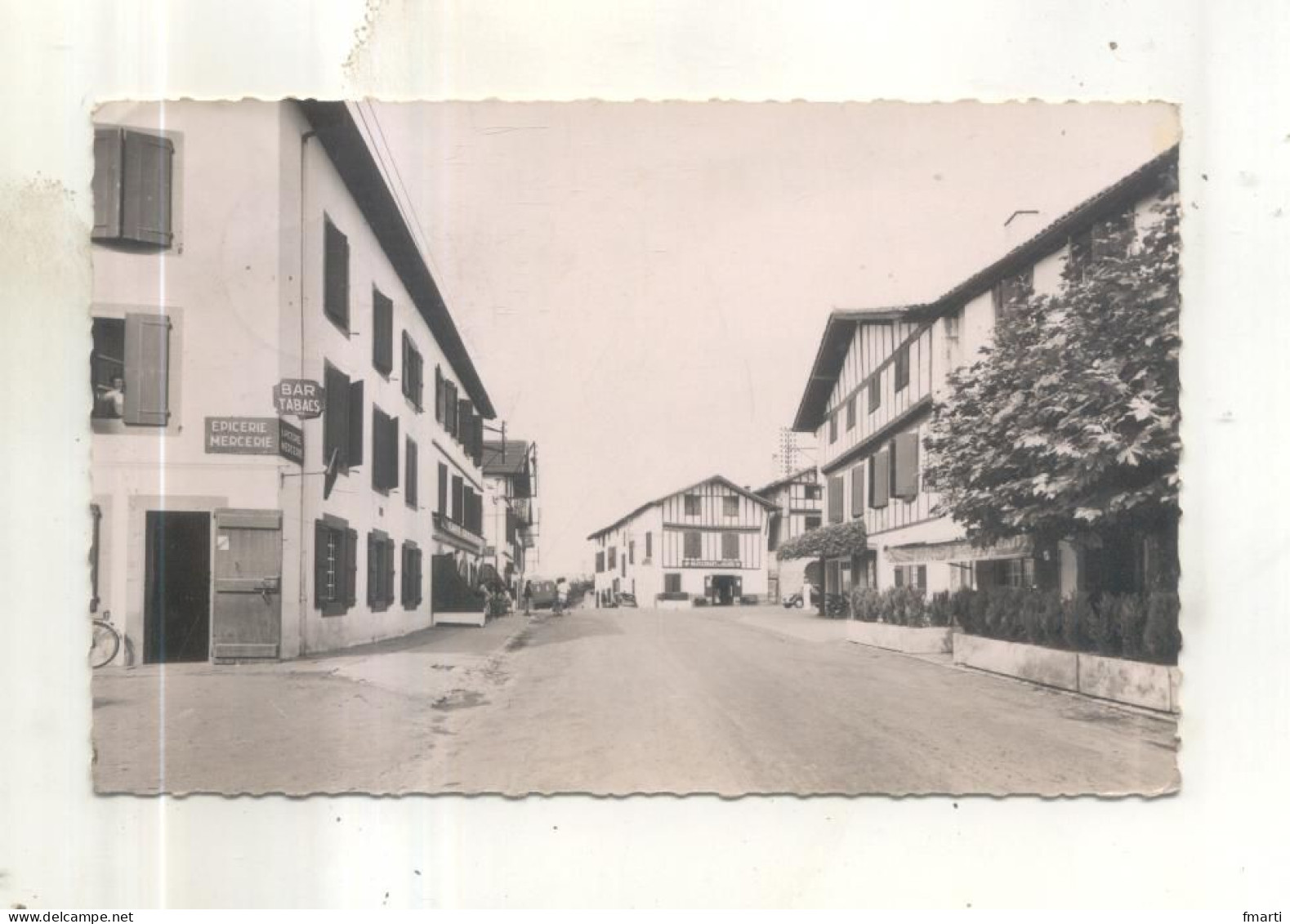 1541. Urrugne, Place De L'Eglise - Urrugne