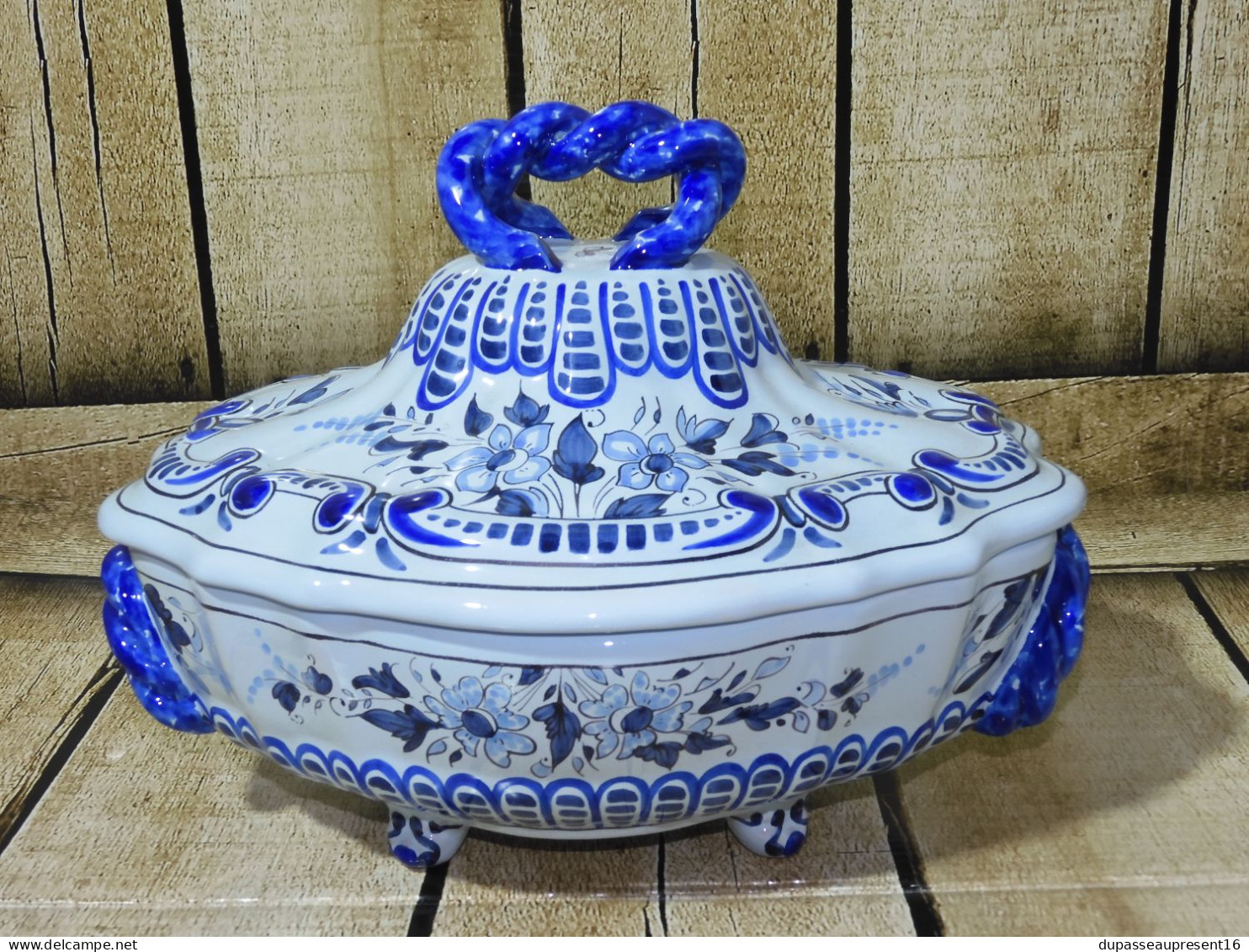 -SUPERBE SOUPIERE / LEGUMIER CERAMIQUE MONTAGNON NEVERS décors bleus   E