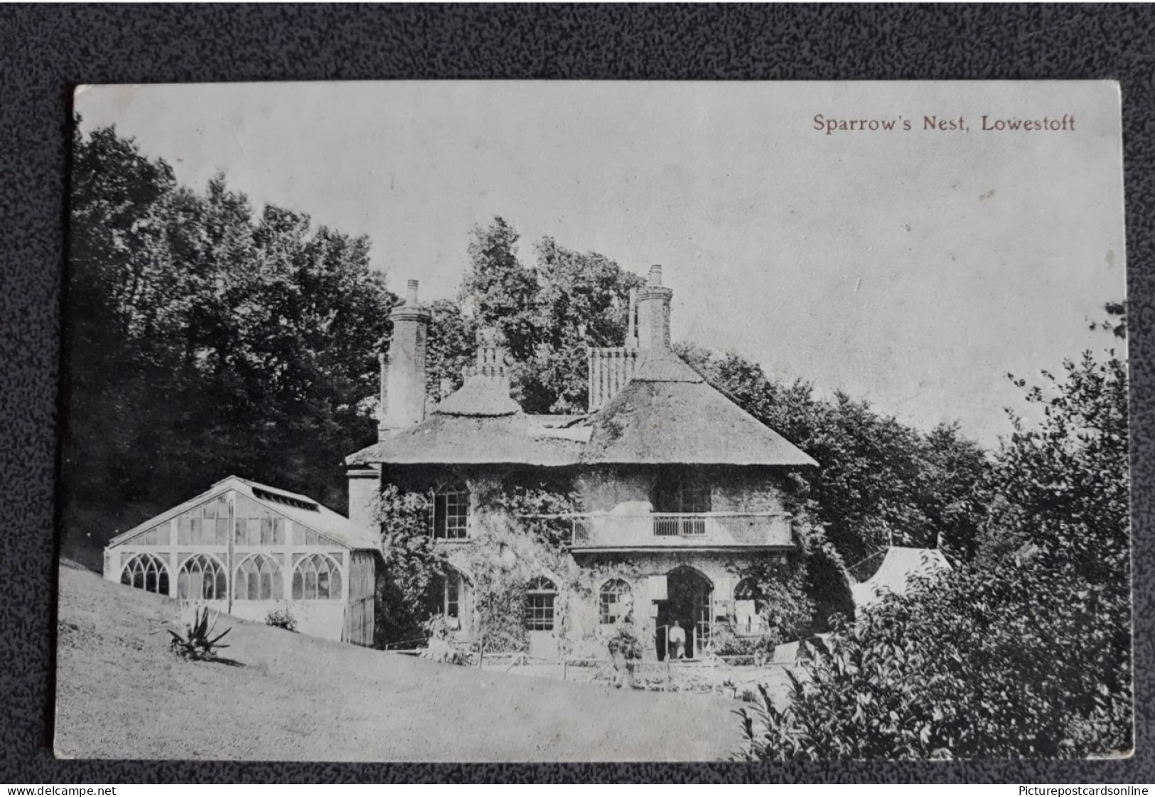 LOWESTOFT SPARROWS NEST OLD B/W POSTCARD SUFFOLK - Lowestoft