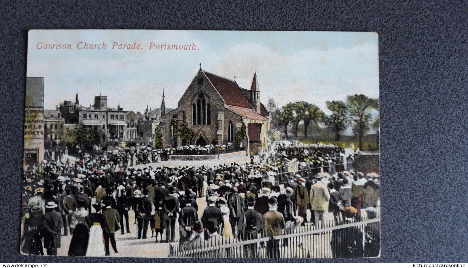 PORTSMOUTH GARRISON CHURCH PARADE OLD COLOUR POSTCARD HAMPSHIRE - Portsmouth