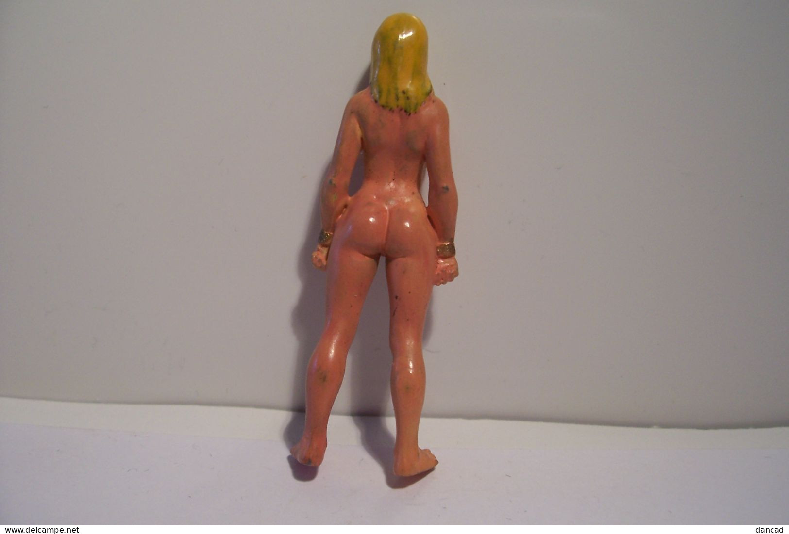 SOLDAT De PLOMB   -  FEMME NUE - ( Prisonnière ) - AMAZONE - - Zinnsoldaten