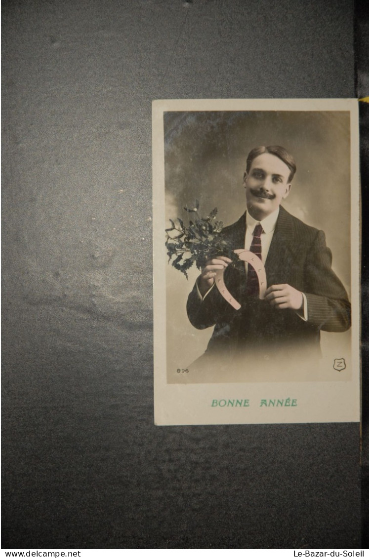 CP,   Homme A Moustache, Fer A Cheval Bonne Année Gui - Hommes