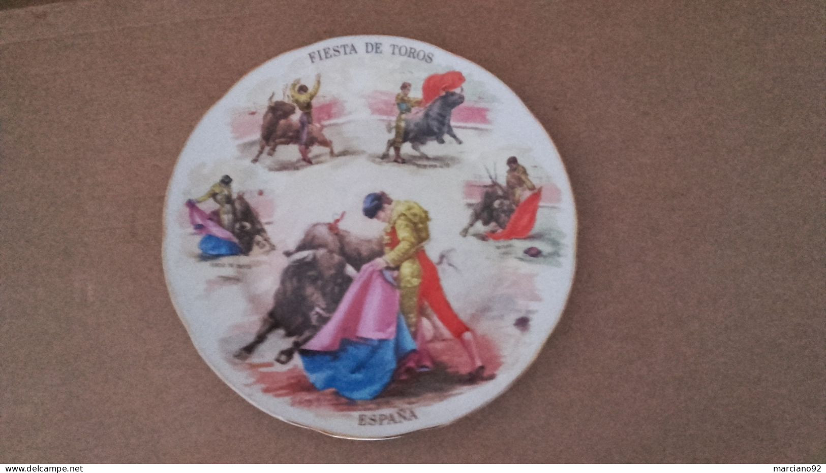 Ancienne Assiètte " Fièsta De Toros " Espagne , Signèe - Altri & Non Classificati