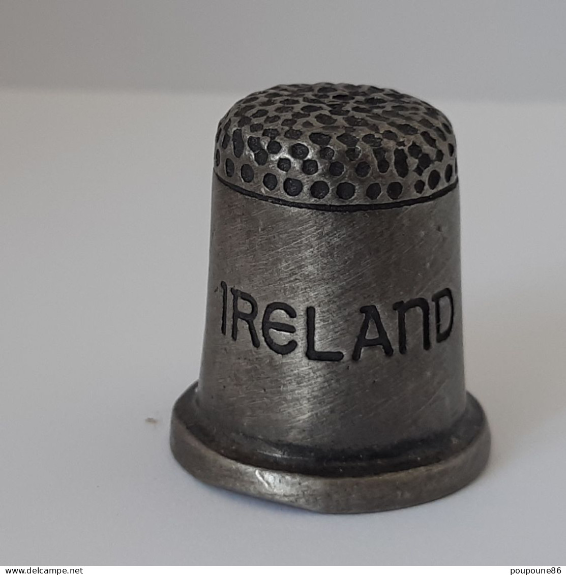 DÉ A COUDRE EN METAL  -  IRELAND  -   IRLANDE - Vingerhoeden