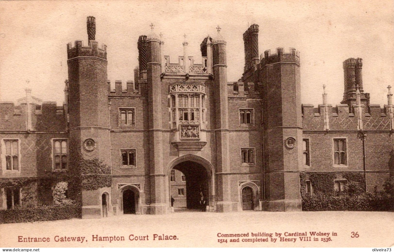 HAMPTON COURT PALACE - Entrance Gateway - Hampton Court