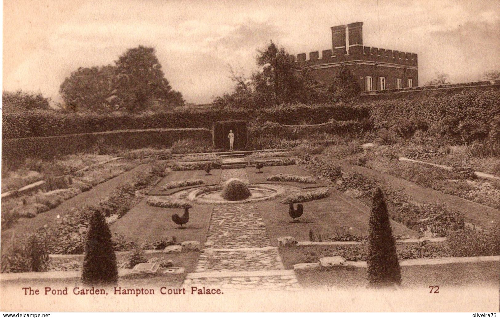 HAMPTON COURT PALACE - The Pond Garden - Hampton Court