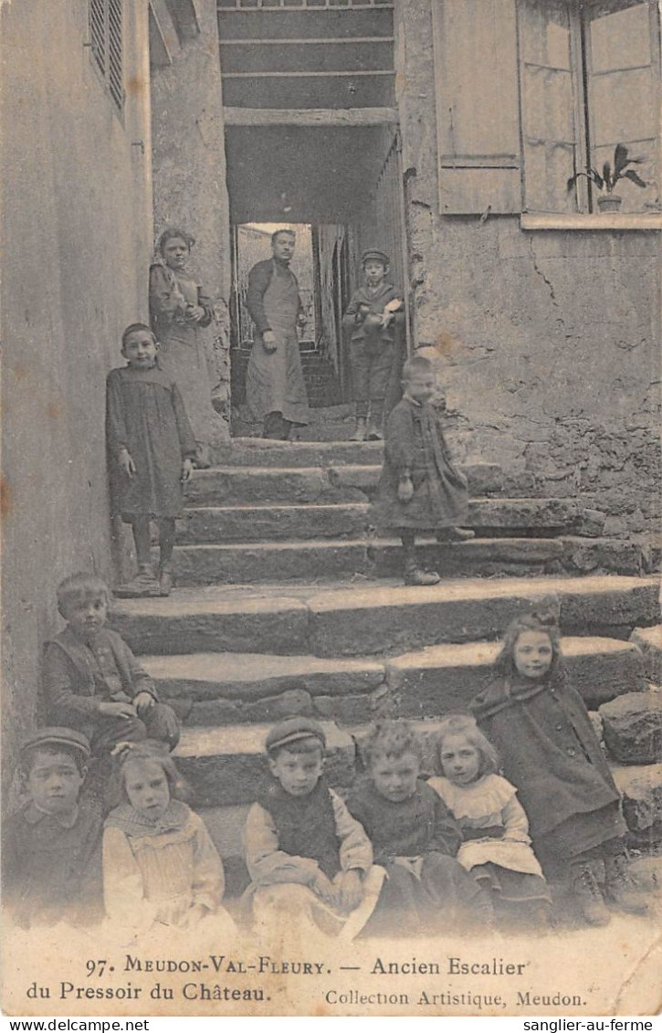 CPA 92 MEUDON / VAL FLEURI / ANCIEN ESCALIER DU PRESSOIR DU CHATEAU / ENFANTS - Meudon