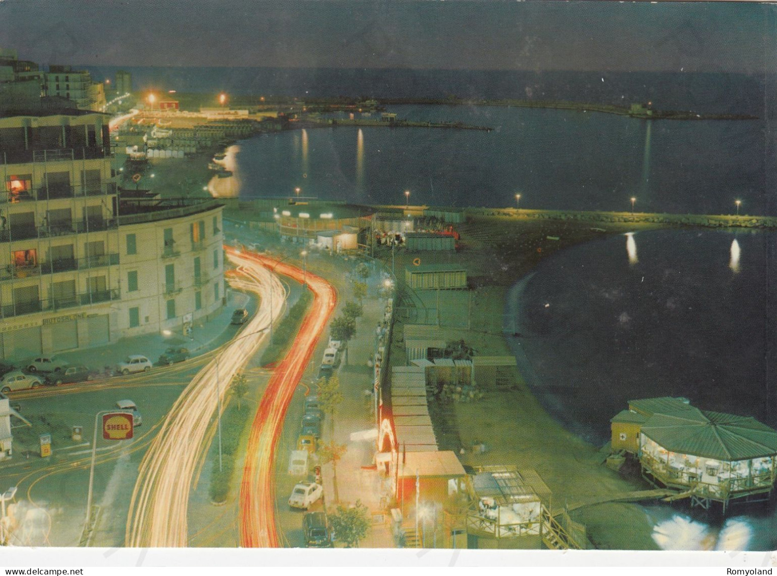 CARTOLINA  CROTONE,CALABRIA-LUNGOMARE-NOTTURNO-SPIAGGIA,MARE,ESTATE,VACANZA,BARCHE A VELA,BELLA ITALIA,VIAGGIATA 1970 - Crotone