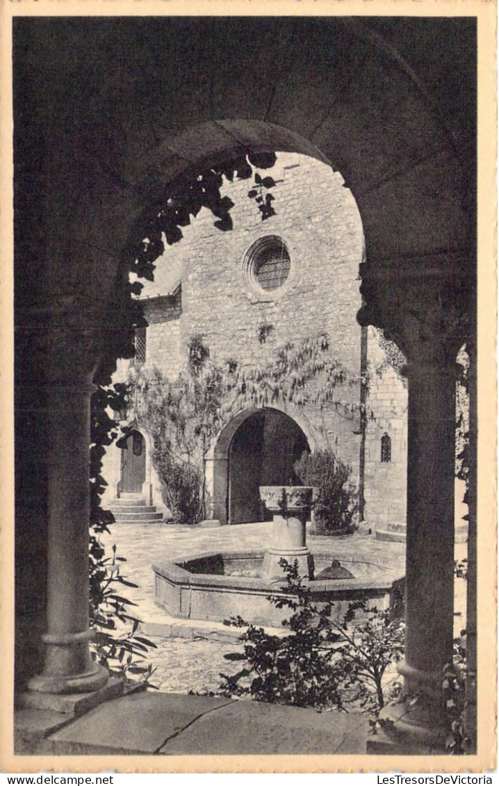 BELGIQUE - Florenville - Abbaye De N.-D. D'Orval - La Cour De L'Hôtellerie - Carte Postale Ancienne - Florenville