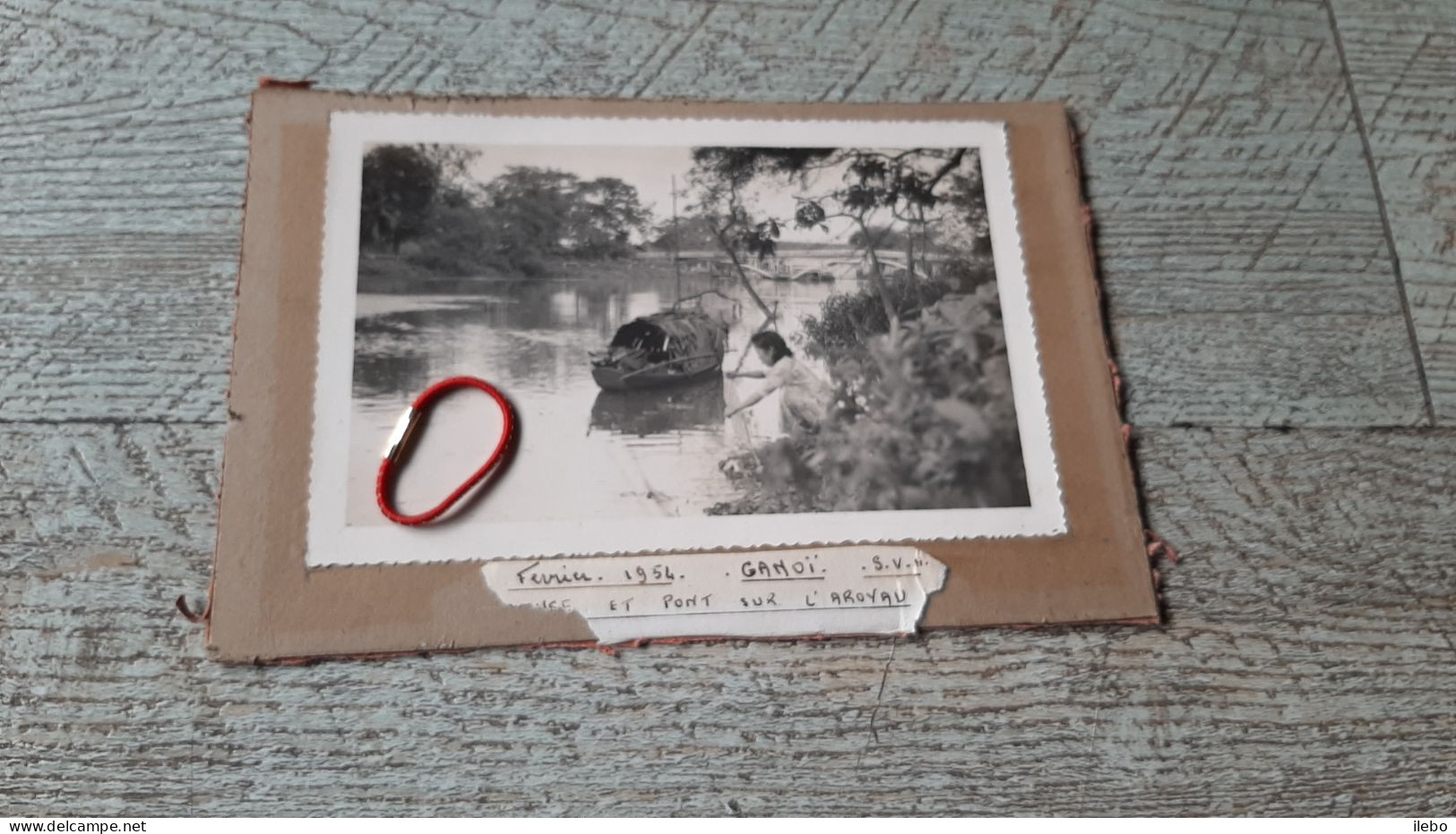 Photographie Ancienne Originale Ganoï Laveuse Pont Sur L'aroyau 1954  Vietnam Indochine - Asia