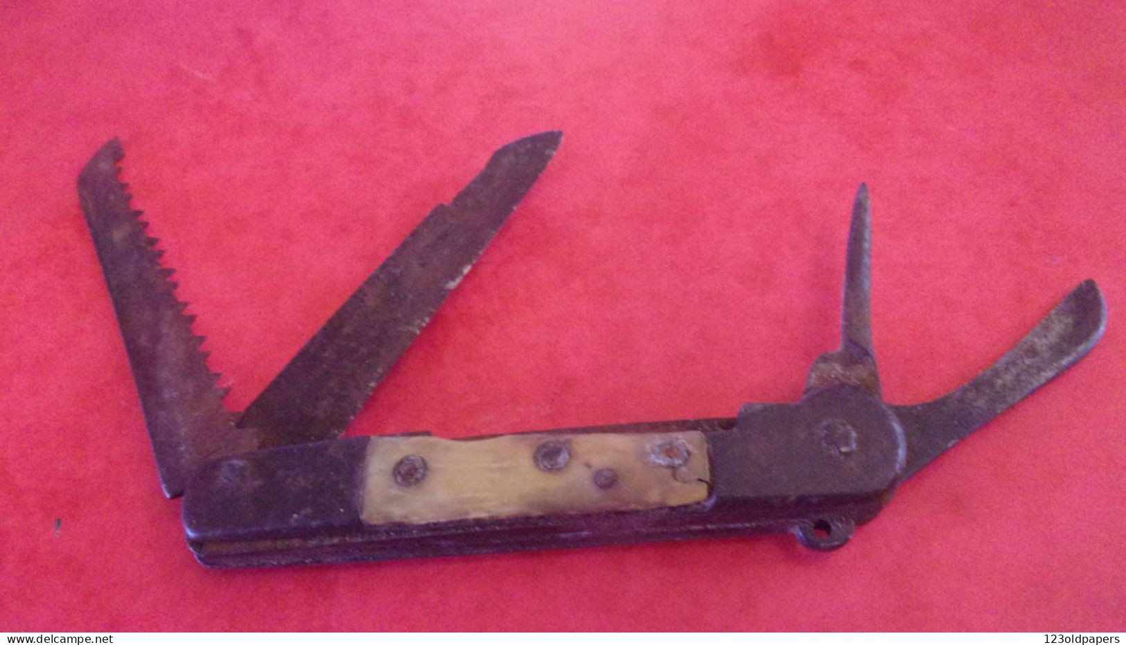 ANCIEN COUTEAU BEL ETAT SANS MARQUE APPARENTE CORNE FORGE TRAVAIL COUTELIER THIERS ? 4 FONCTIONS - Knives/Swords