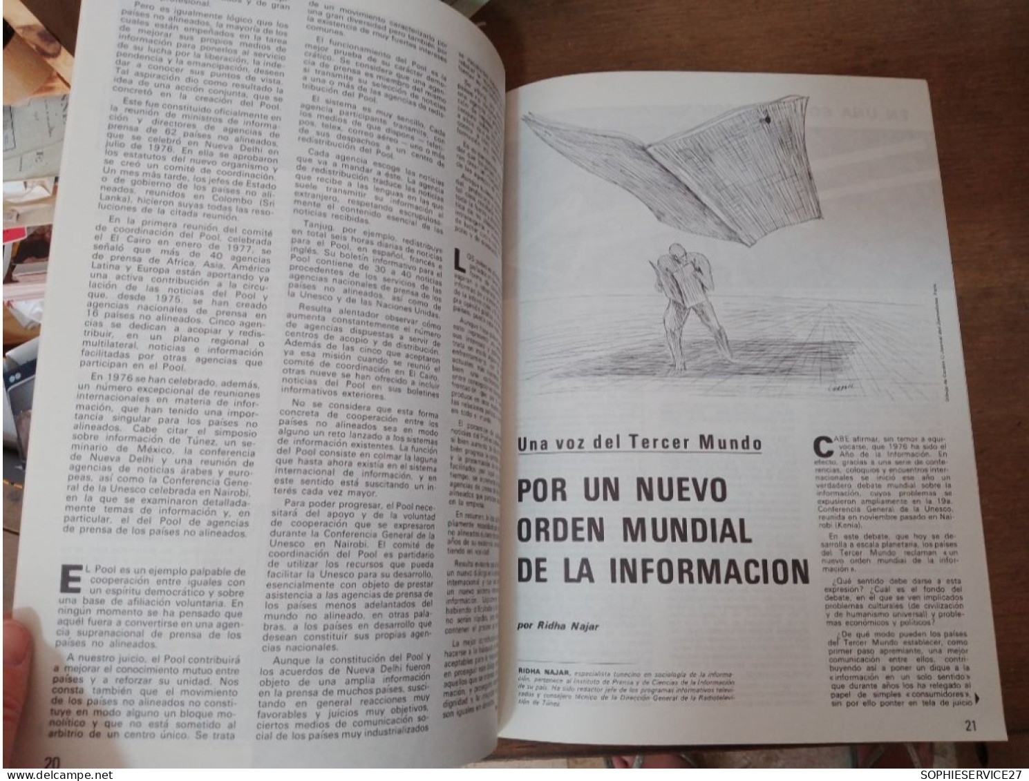 130 //  EL CORREO / UNA VENTANA ABIERTA AL MUNDO / UNESCO 1977 / UN GRAN DEBATE MUNDIAL DESEQUILIBRIO DE LA INFORMACION - Cultura