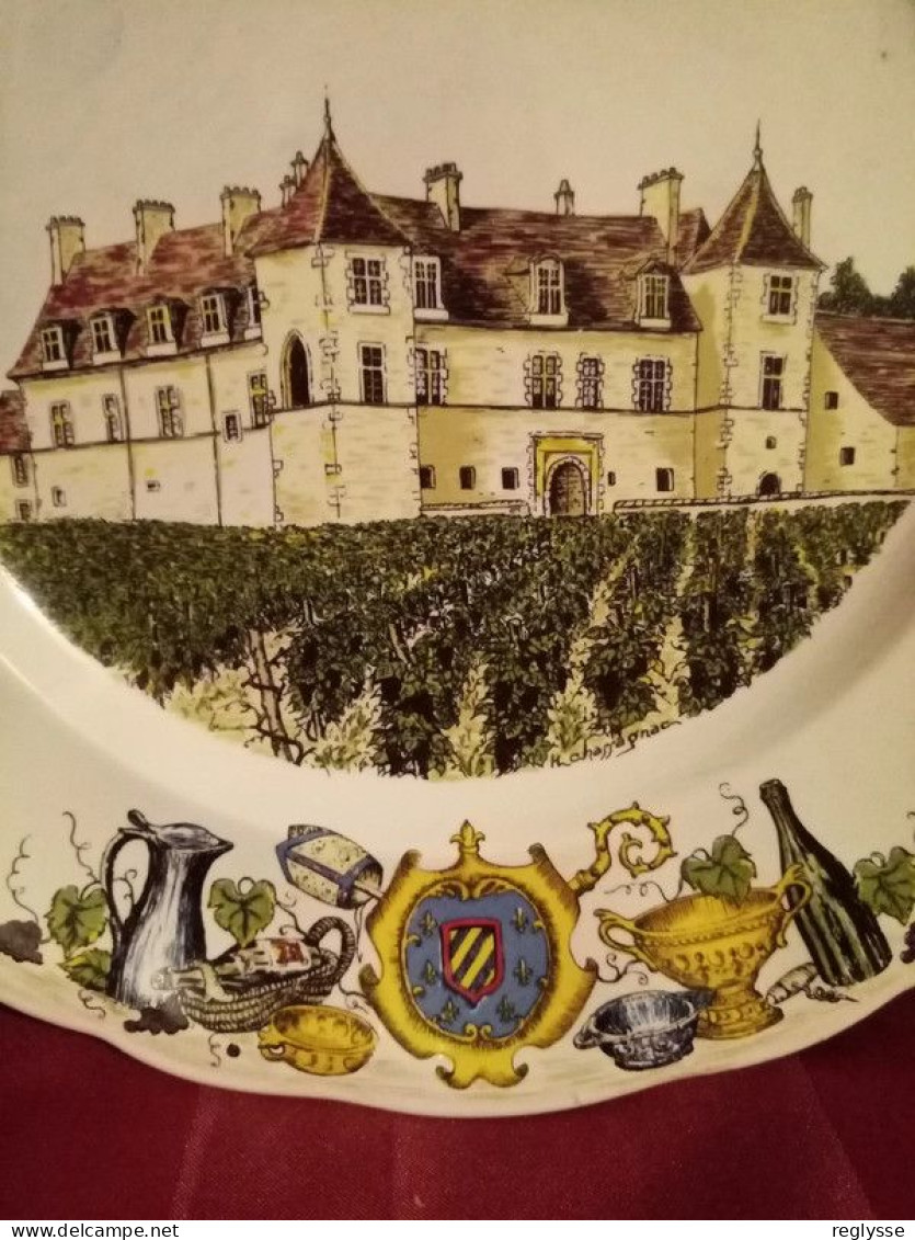 ASSIETTE DECORATIVE LE CHATEAU CLOS VOUGEOT....  FAIENCE    K.G LUNEVILLE - Lunéville (FRA)