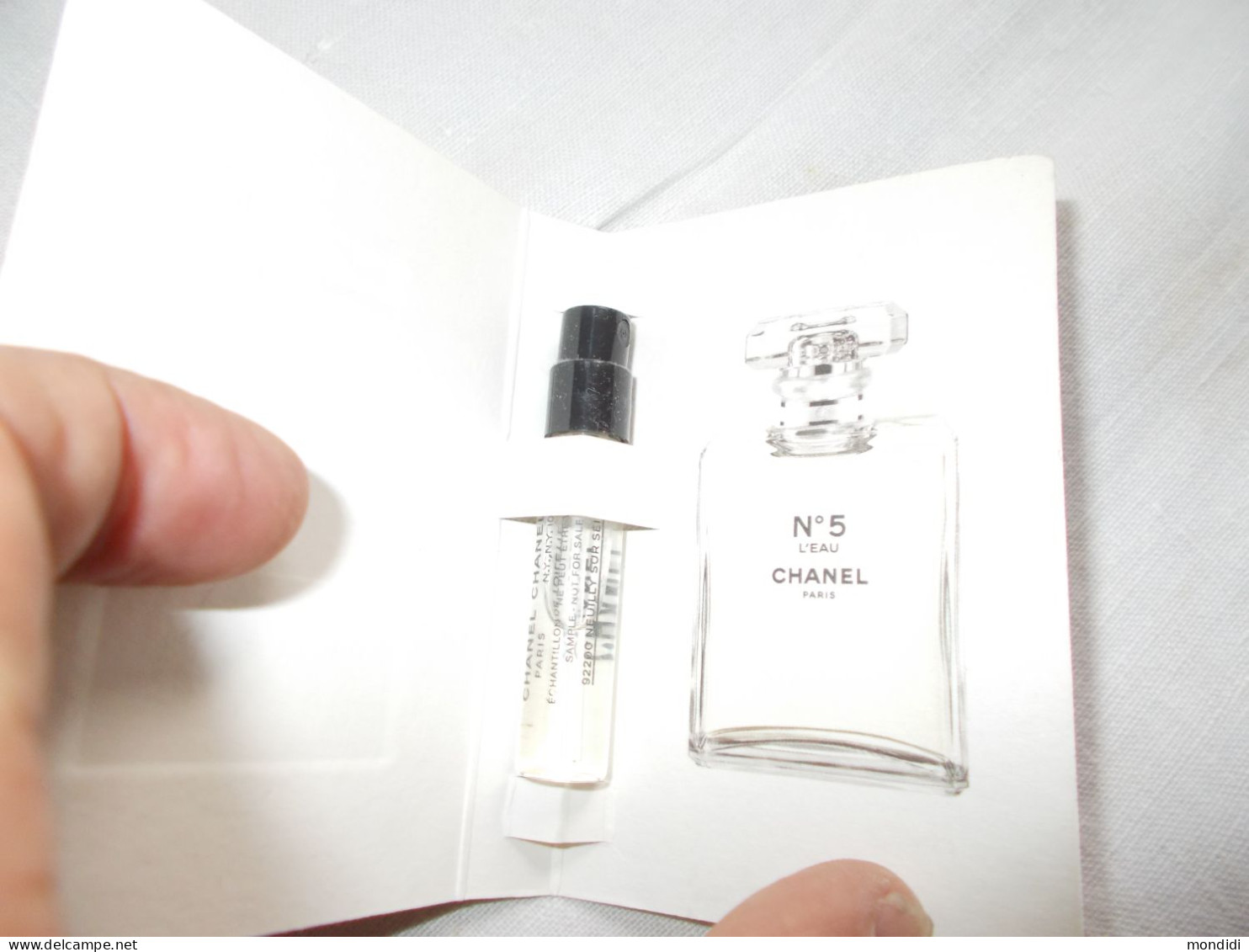 Lot Ancien Flacons Parfum Chanel N° 5 Vaporisateurs  Boite Et Echantillon Vintage - Flakons (leer)
