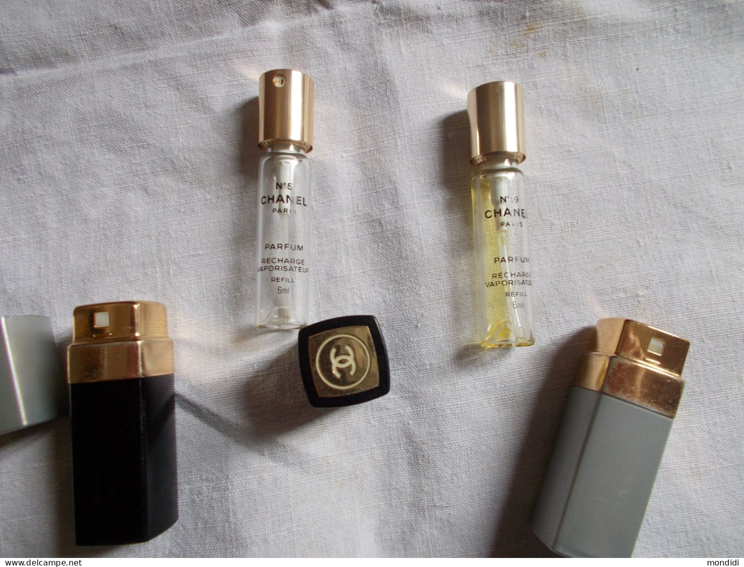 2 Anciens Petits Vaporisateurs De Poche De Sac Chanel N° 5 Et N° 19 Vides Rechargeables Vintage - Flacons (vides)