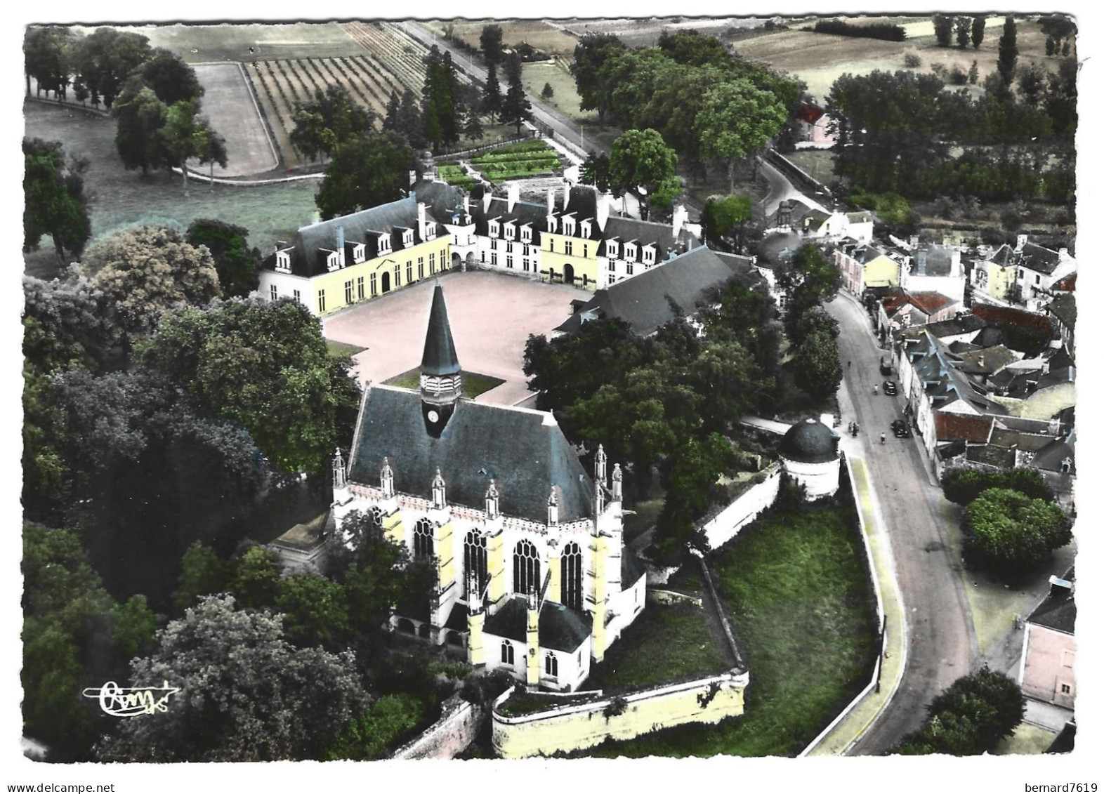 37 Champigny  Sur  Veude -  La Chapelle Saint Louis  Et Le Chateau - Champigny-sur-Veude
