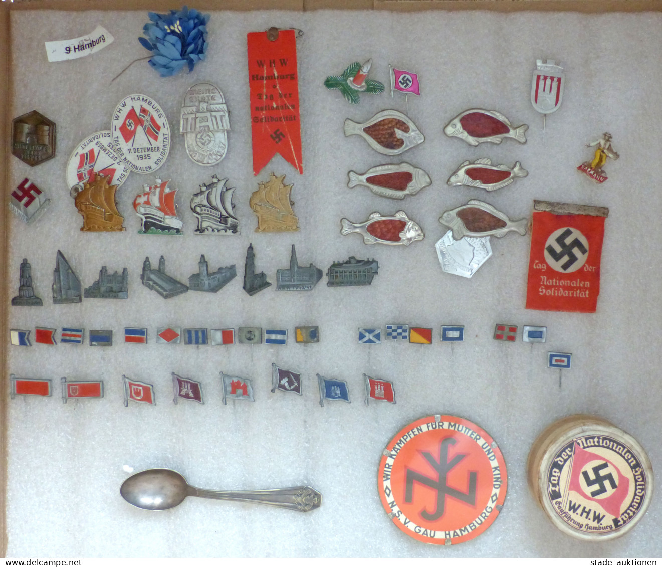 WHW WK II Gau 09 Hamburg Lot Mit über 55 Abzeichen 1 Silberlöffel 1 Türplakette - Guerra 1939-45