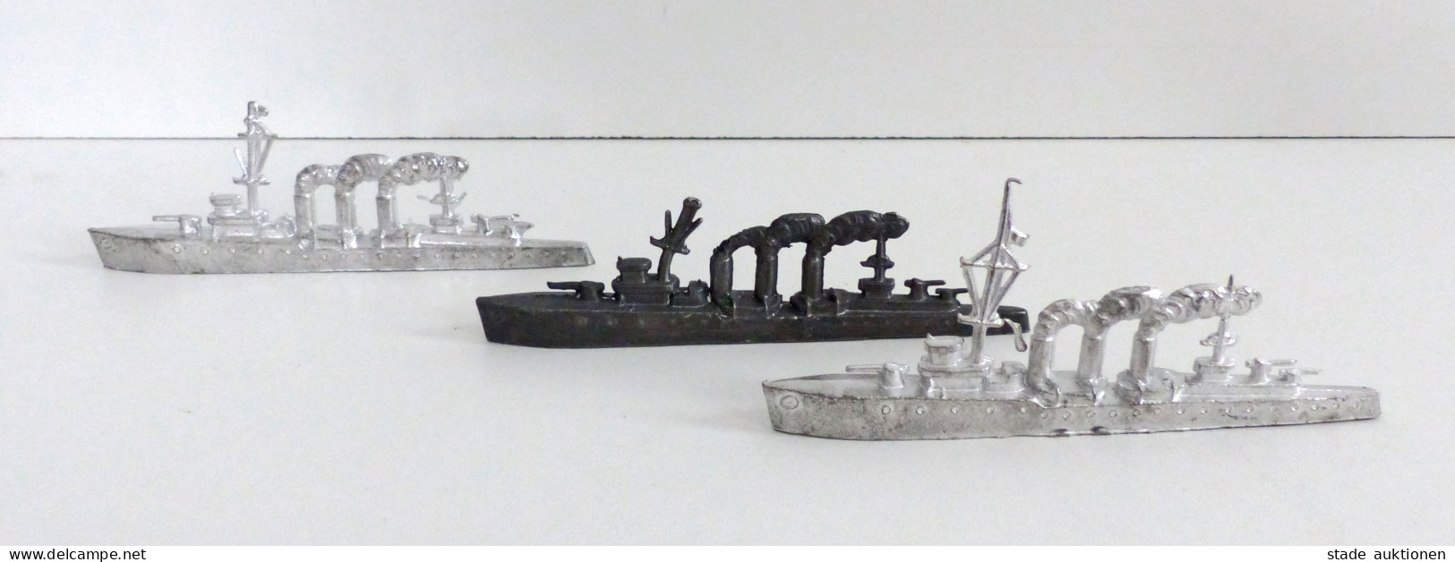 Schiff Kreuzer WK I 3 Schlachtschiffe In Miniaturform, Je 66 Gr. Und 11cm Lang Bateaux Bateaux - Warships