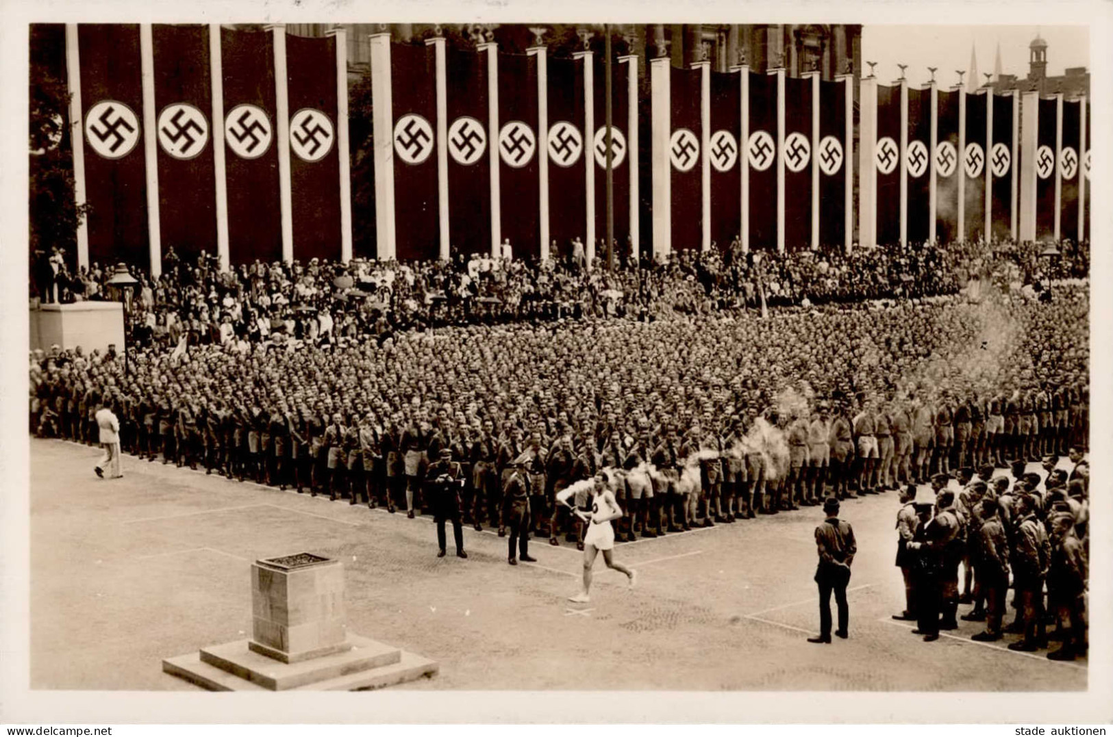 BERLIN OLYMPIA 1936 WK II - PH O 3 Jugendkundgebung Im Lustgarten Der Fackelläufer Trifft Ein S-o I - Jeux Olympiques