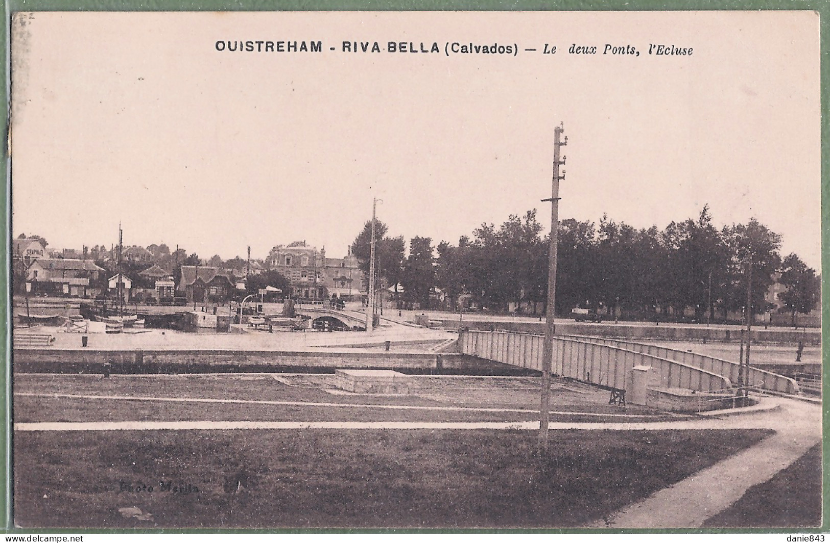 CPA Vue Rare - CALVADOS - OUISTREHAM - RIVA BELLA - LES DEUX PONTS, L'ÉCLUSE - Photo Merlin - Ouistreham