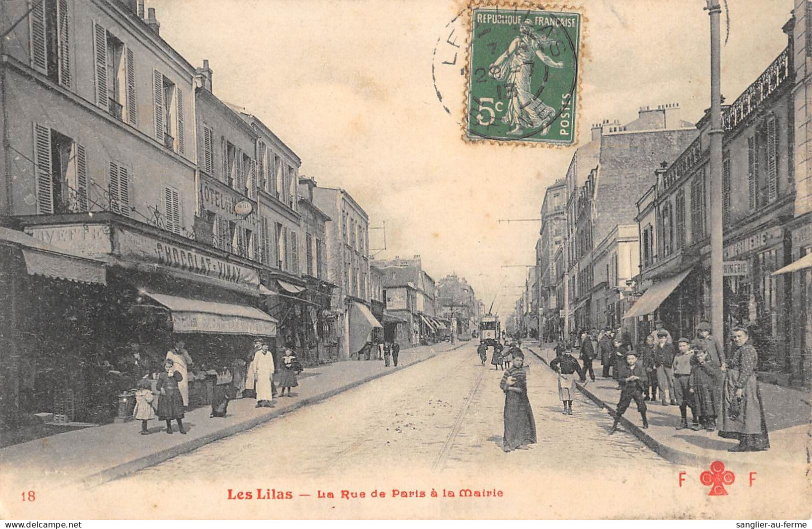 CPA 93 LES LILAS / LA RUE DE PARIS A LA MAIRIE - Les Lilas