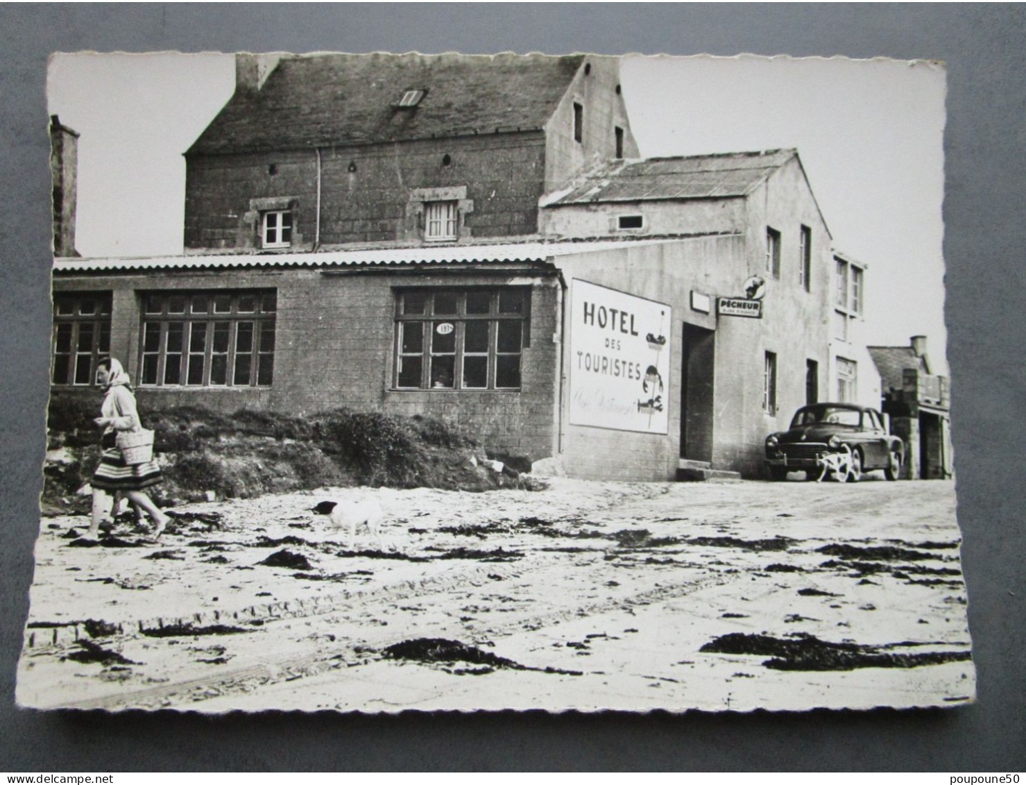 CP 29 Finistère LILIA Près Plouguerneau - L'Hôtel Des Touristes  , Bière Pêcheur Et Voiture Renault 1950 - Plouguerneau