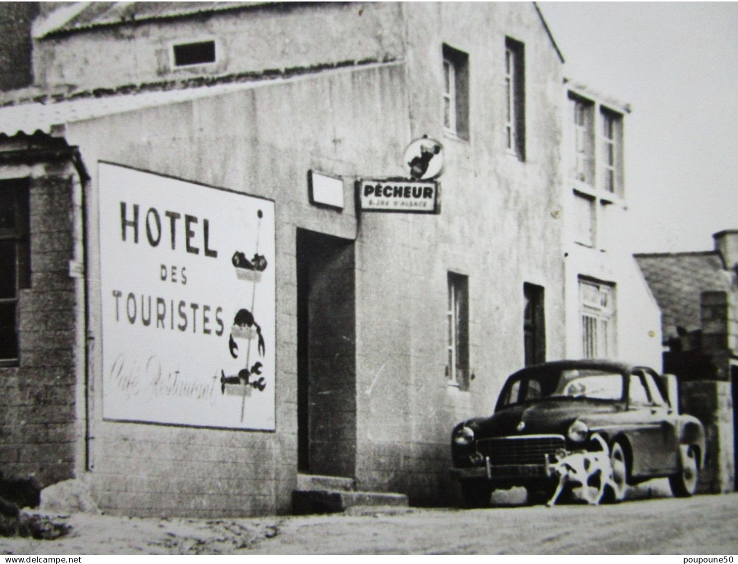 CP 29 Finistère LILIA Près Plouguerneau - L'Hôtel Des Touristes  , Bière Pêcheur Et Voiture Renault 1950 - Plouguerneau