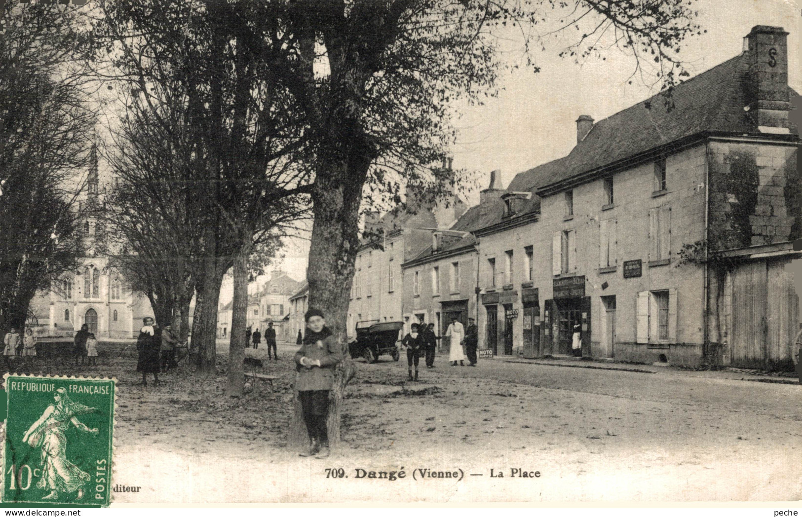 N°109288 -cpa Dangé -la Place- - Dange Saint Romain