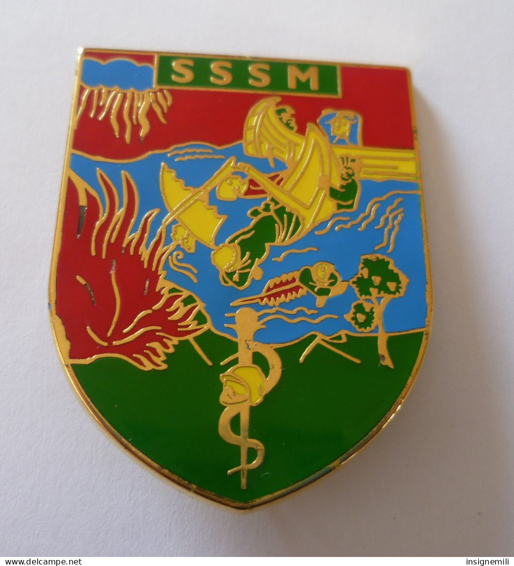 INSIGNE SSSM SERVICE DE SANTE DE SECOURS MEDICAL - 8° CONGRES SSSM ANGERS JUIN 1996 - PICHARD SAUMUR - Attache Cassée - Pompiers