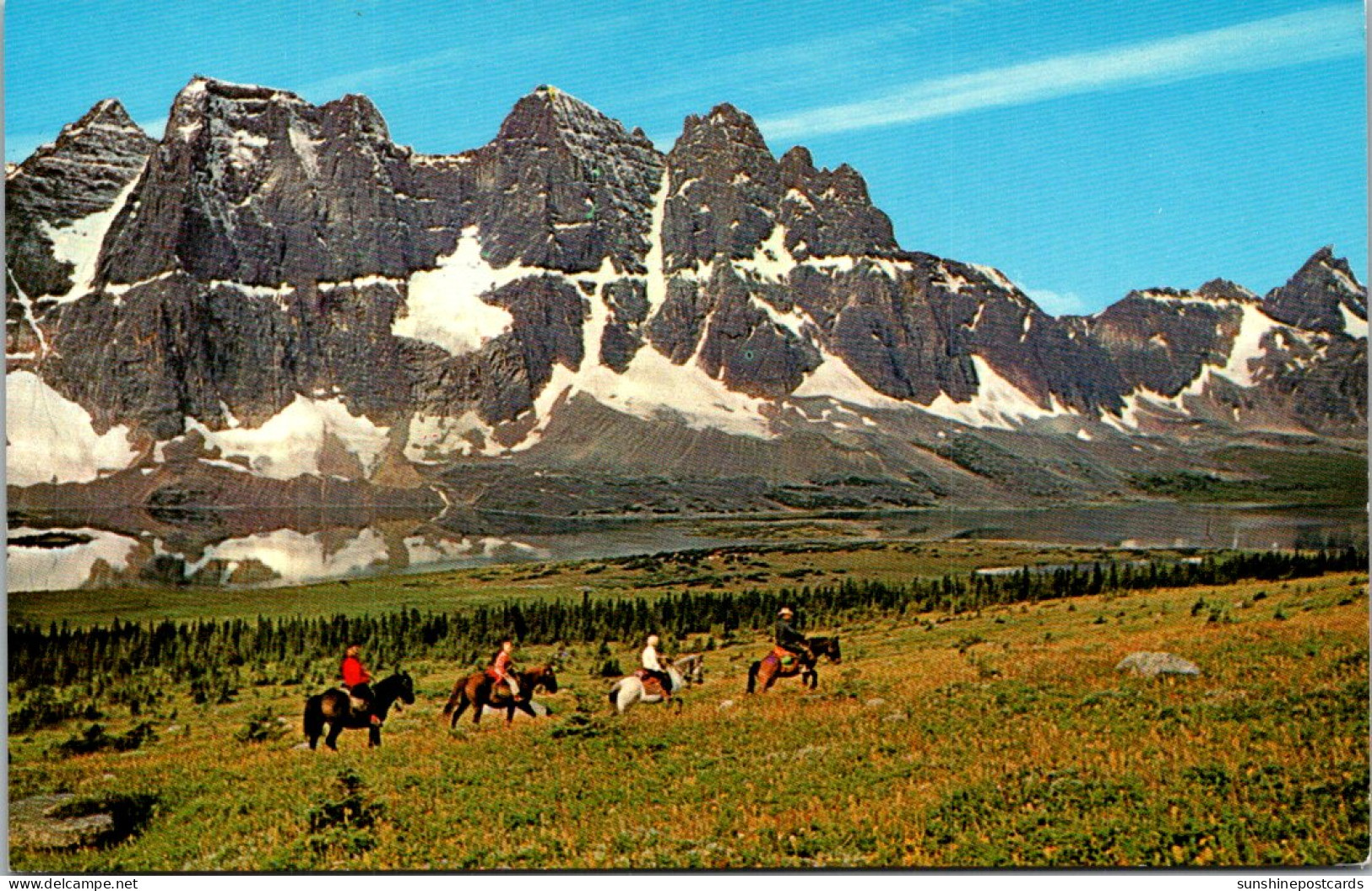 Canada Alberta Jasper National Park The Ramparts Of The Tonquin Valley Horseback Riders - Jasper