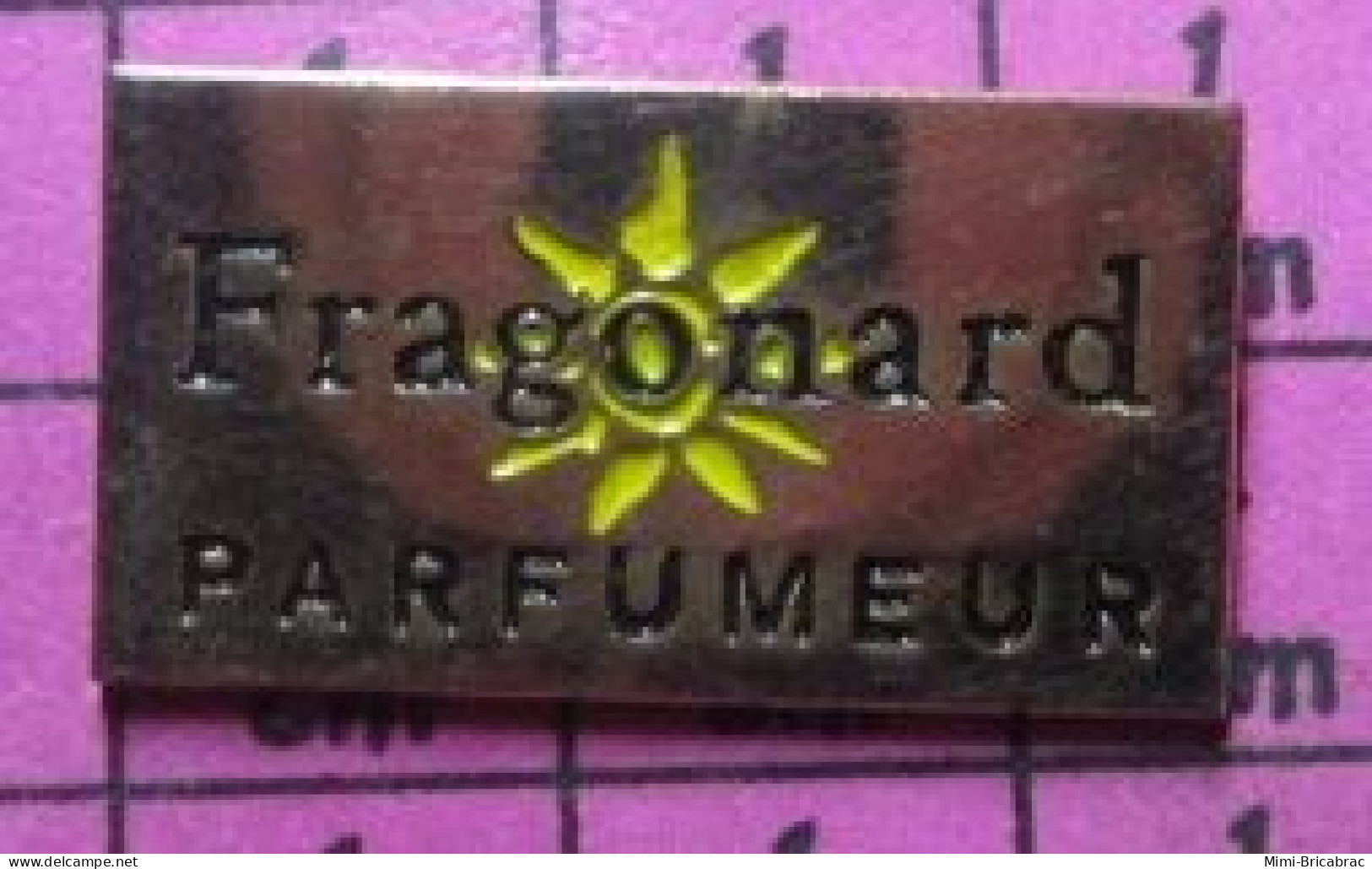 516B Pin's Pins / Beau Et Rare & TB état / PARFUMS / PARFUMERIE FRAGONARD - Perfume