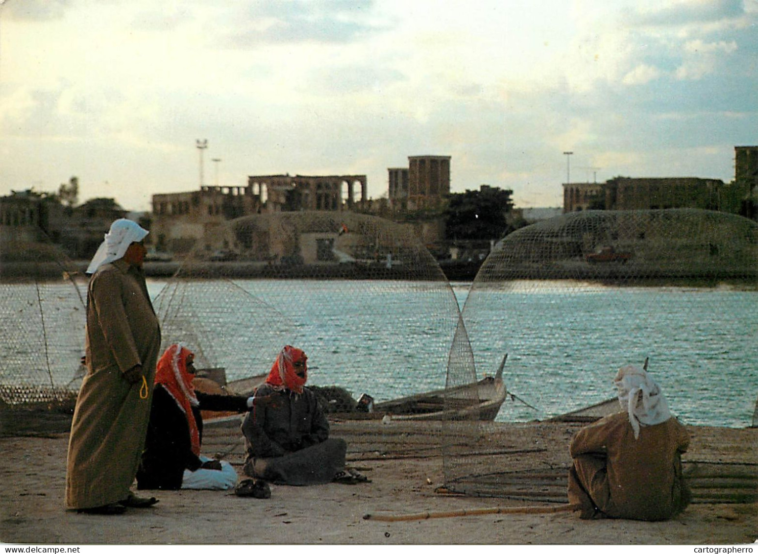 Dubai Fishermen Types And Scenes - Dubai