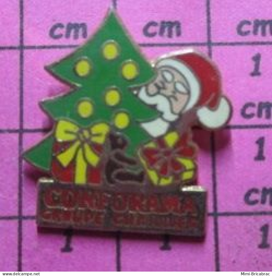 516B Pin's Pins / Beau Et Rare & TB état / NOEL / PERE NOEL SAPIN CADEAU CONFORAMA GROUPE CHARLES - Natale