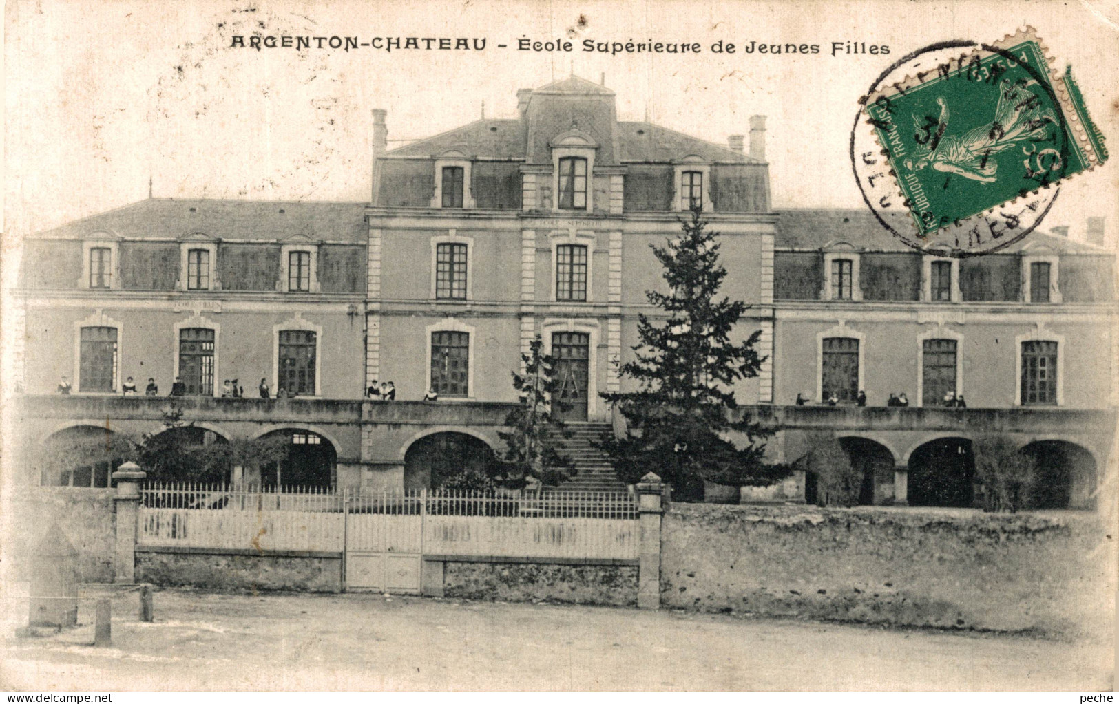 N°109375 -cpa Argenton Chateau -école Supérieure De Jeunes Filles- - Argenton Chateau
