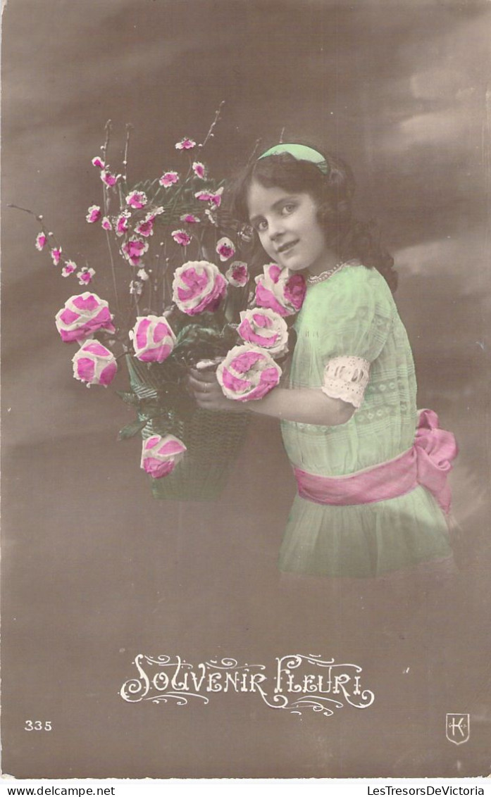 Fantaisie - Enfant - Souvenir Fleuri - Petite Fille Et Fleurs - Carte Postale Ancienne - Scenes & Landscapes