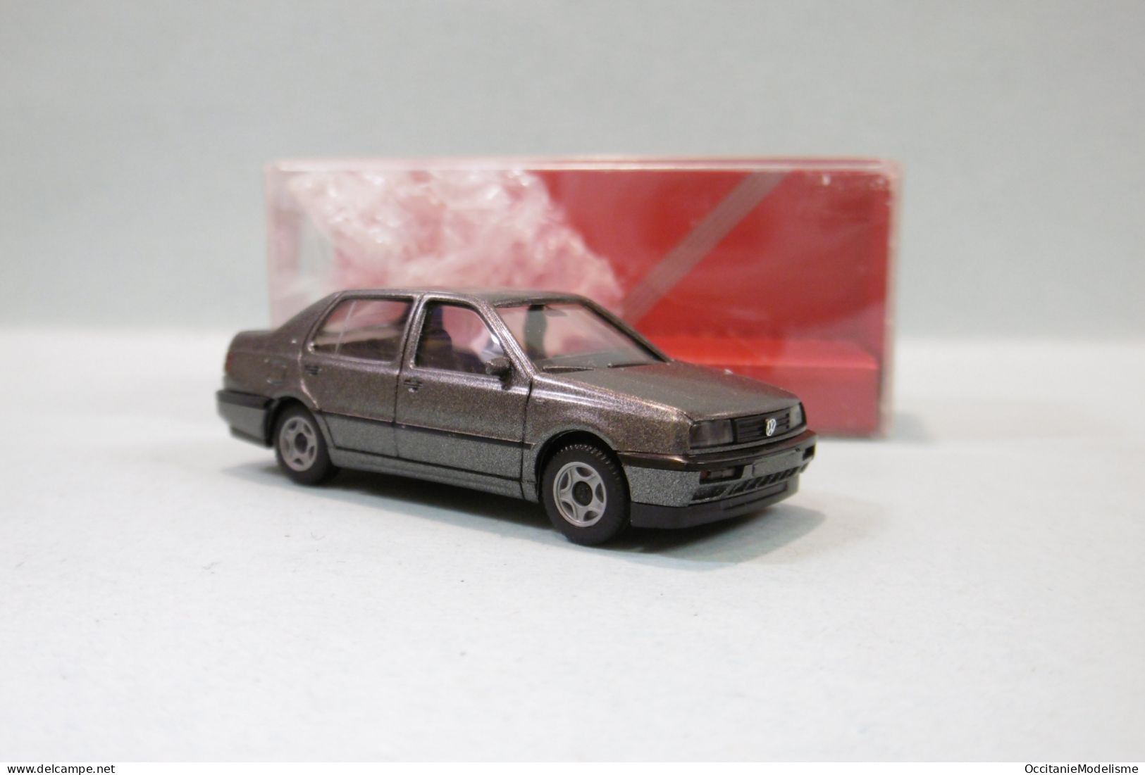 Herpa - VW VOLKSWAGEN VENTO GL Gris Métallisé Réf. 031202 BO HO 1/87 - Véhicules Routiers