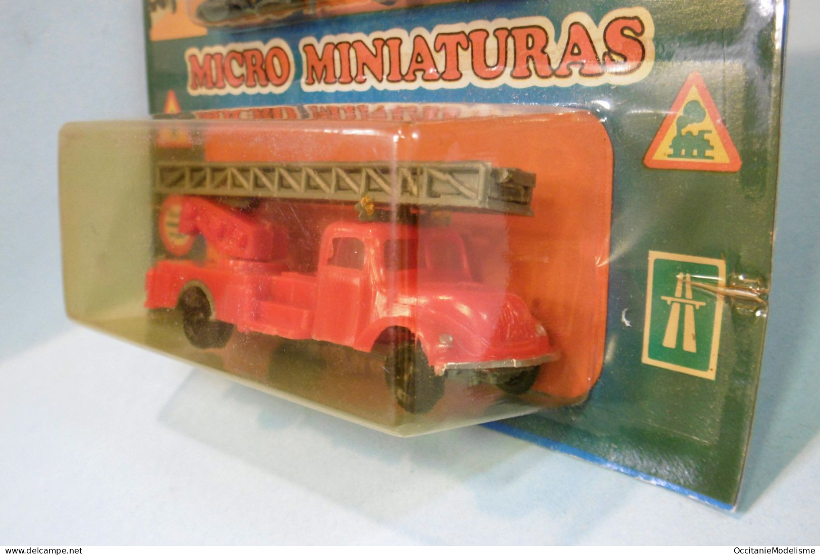Eko - Camion MAGIRUS Pompiers Grande échelle + Figurines Neuf HO 1/87 - Strassenfahrzeuge