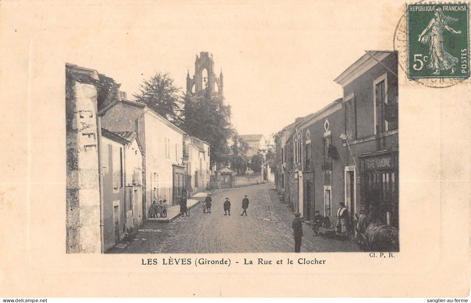 CPA 33 LES LEVES / LA RUE ET LE CLOCHER - Sonstige & Ohne Zuordnung