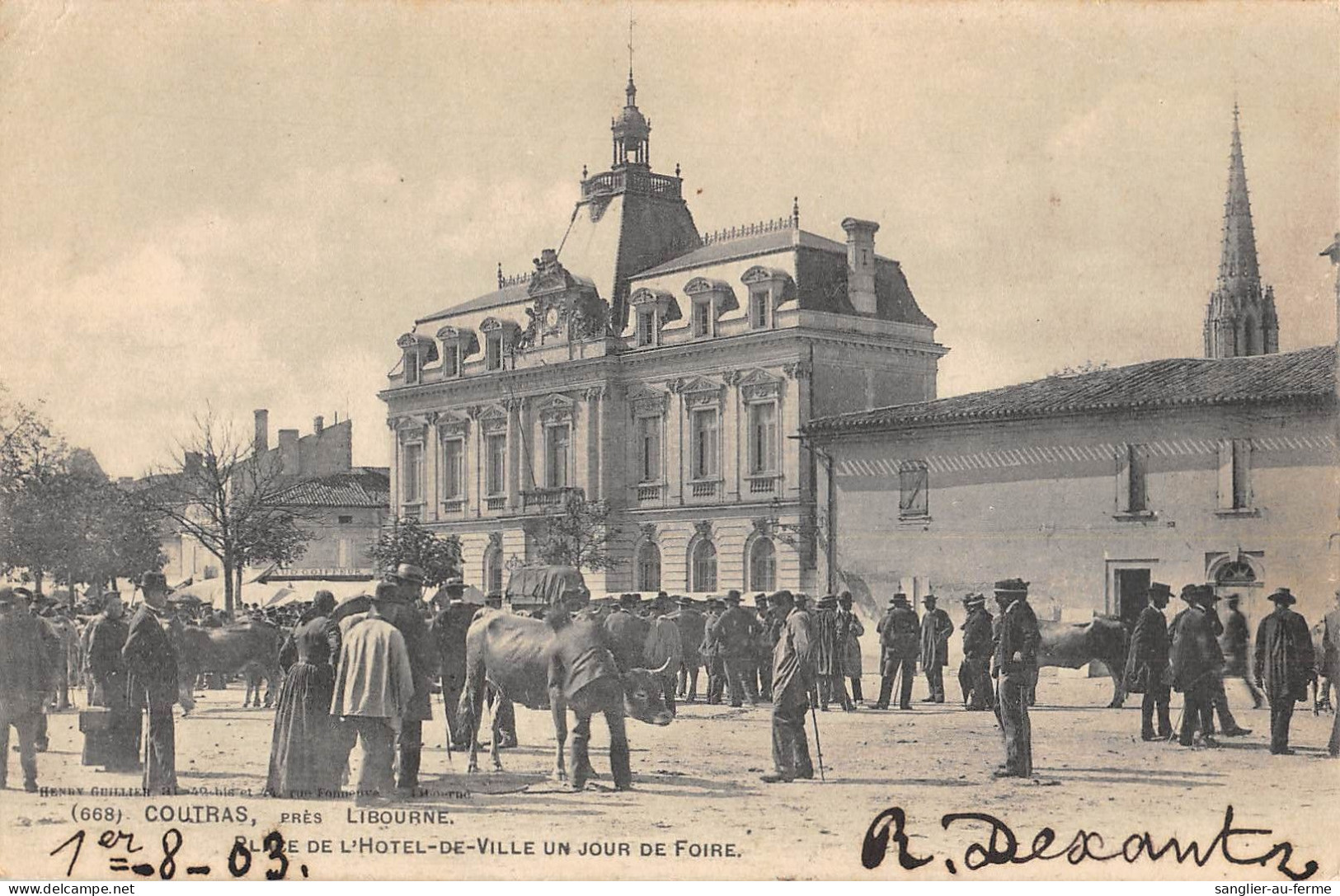 CPA 33 COUTRAS / PLACE DE L'HOTEL DE VILLE UN JOUR DE FOIRE - Other & Unclassified