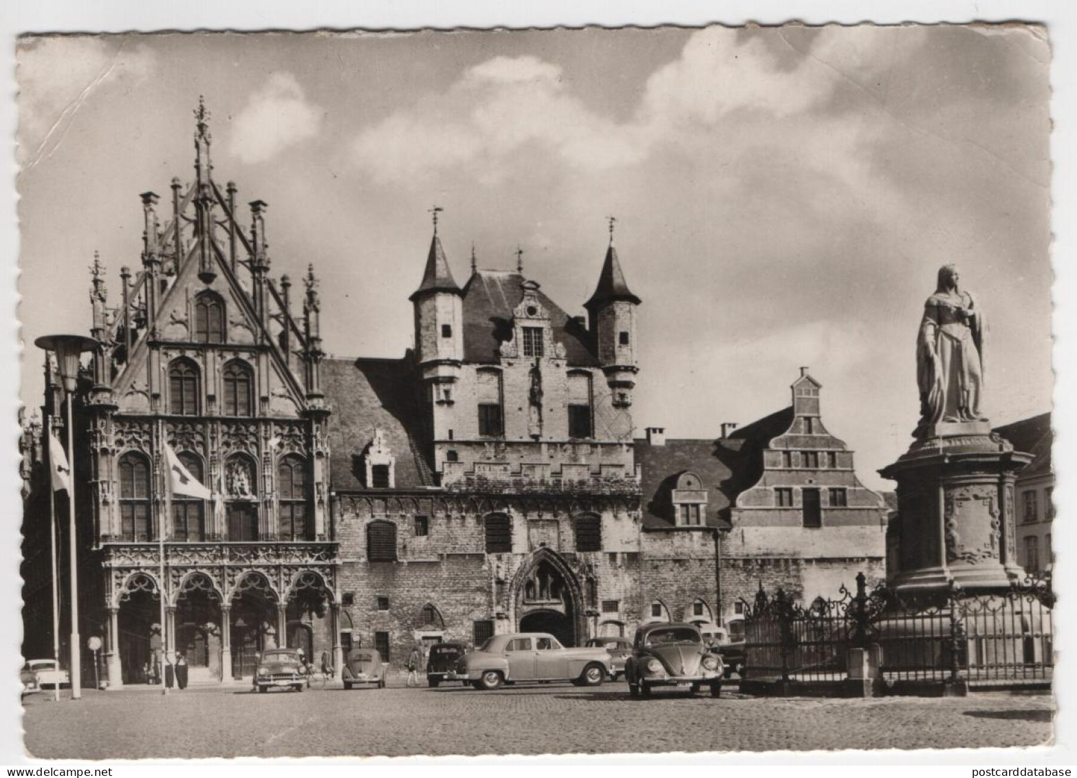 Mechelen - Stadhuis, Oude Lakenhallen - & Old Cars - Malines