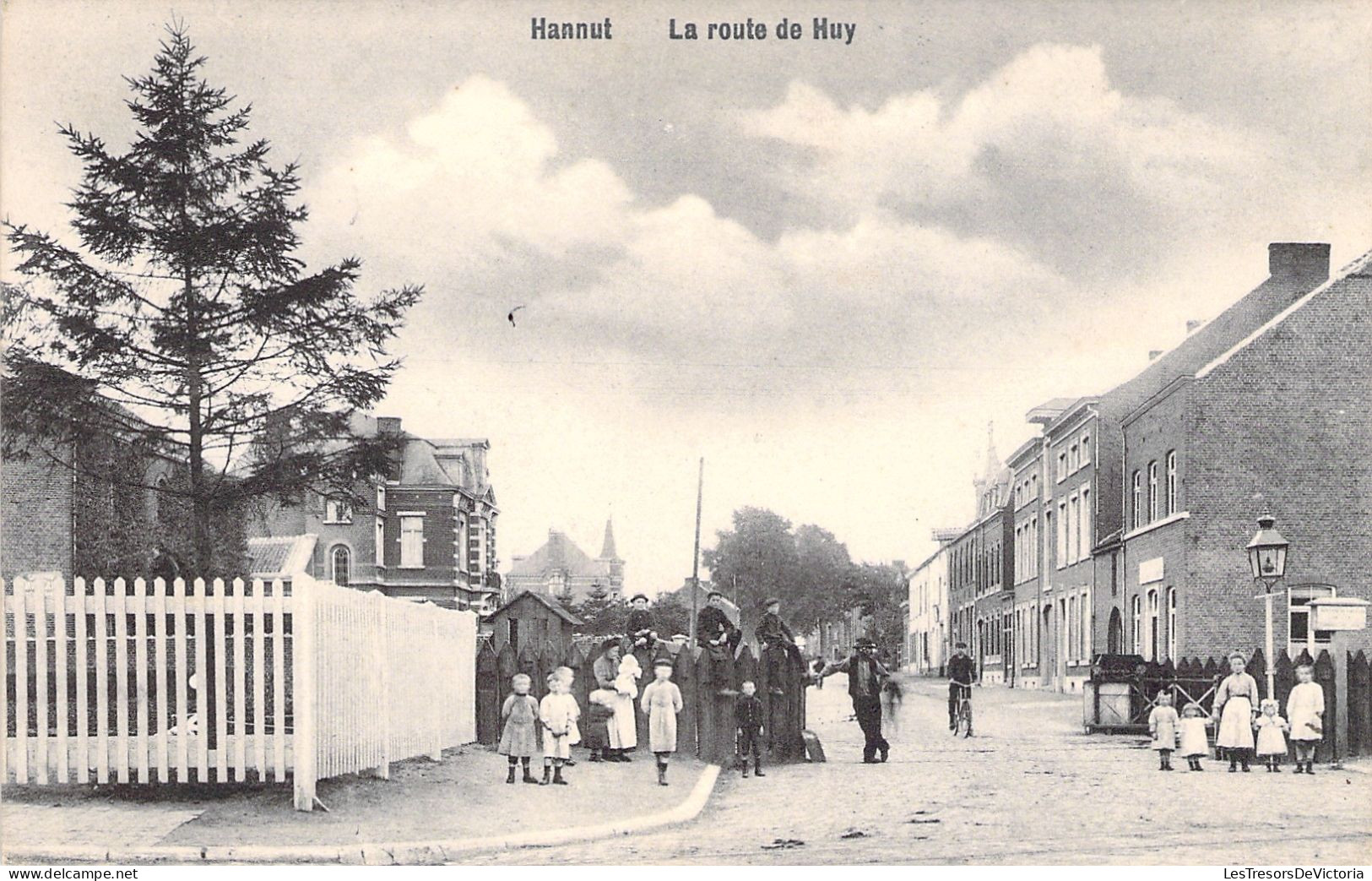 BELGIQUE - Hannut - La Route De Huy - Animé - Passage A Niveau - Edit Flamand Godfrin - Carte Postale Ancienne - Hannut