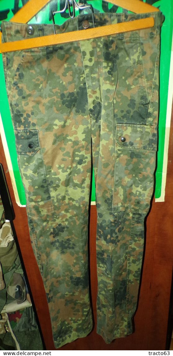 ARMEE ALLEMANDE : PANTALON CAMOUFLE DE L'ARMEE ALLEMANDE DE 2012 EN TAILLE 40 SOIT 80 CM DE TOUR DE TAILLE , TAILLE M , - Equipement