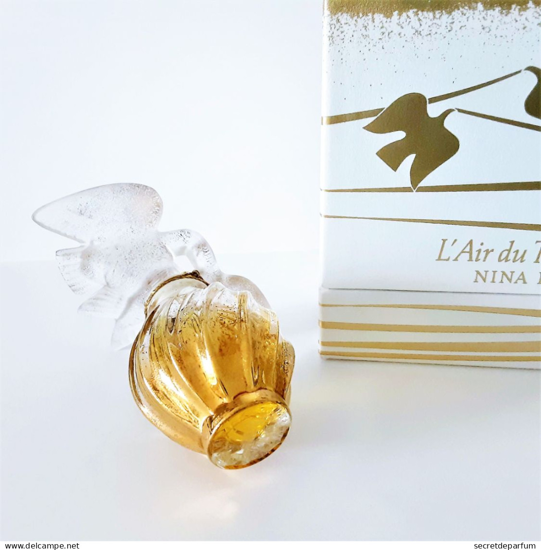 Flacon L'AIR  du TEMPS  de NINA RICCI PARFUM 15 ml  Flacon LALIQUE  COLOMBE DORÉE  Edition Limitée  2677 / 2880 + Boite