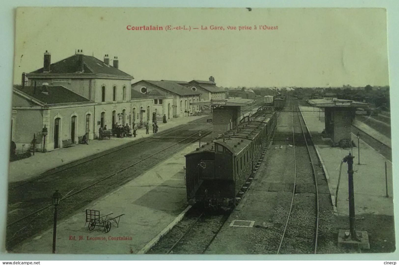 CPA 28 - COURTALAIN - La Gare , Vue Prise à L'ouest - TB PLAN TRAIN En Gare WAGONS QUAIS ANIMATION - Courtalain