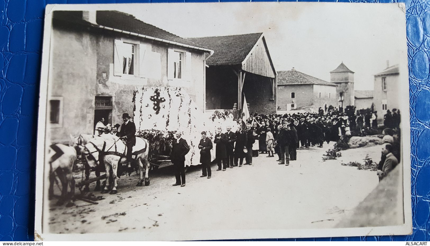 Carte Photo  Ville A Identifier  , Cortege , Est De La France - A Identifier