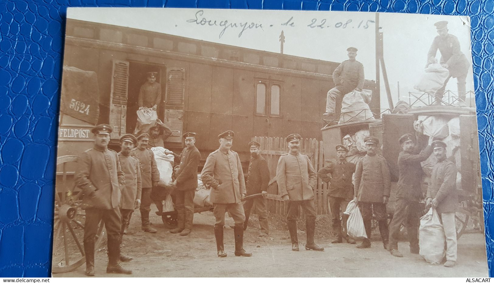 Carte Photo ,convoi Postal Militaire à Longwyon  , Feldpost , Train Et Wagons - Cafés