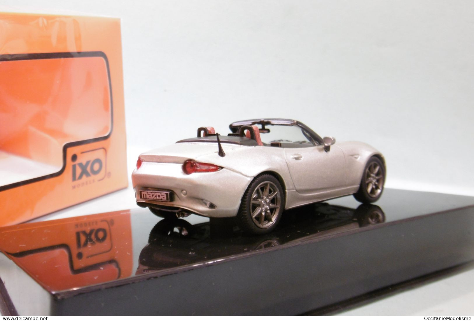 Ixo - MAZDA MX-5 ROADSTER 2019 Gris Beige Métallisé Réf. CLC487N.22 NBO Neuf 1/43 - Ixo