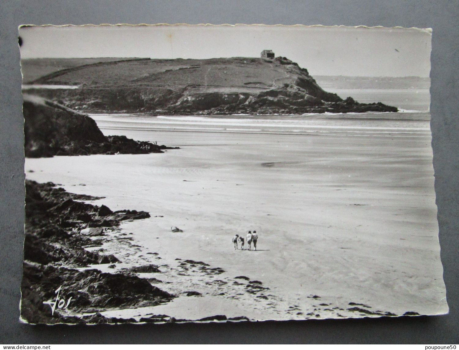 CP 29 Finistère PLOMODIERN  La Grande Plage De LESTREVET  Au Fond La Pointe De TALAGRIPE Timbrée 1964 - Plomodiern